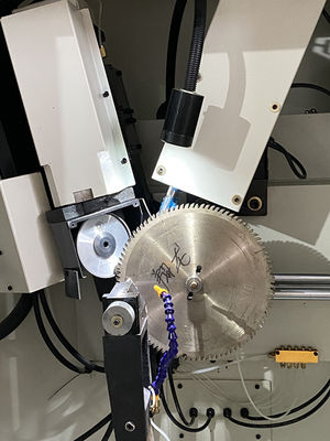 LDX-026A Servo Feed Full CNC Circular Saw Blade Bagian Depan Dan Belakang Angle Grinder