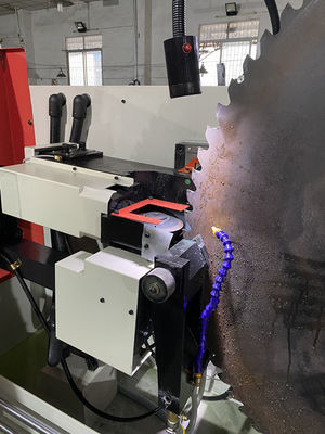 LDX-026A Penggilingan Diameter 500-2000MM Servo Feed Full CNC Mesin Penggilingan Bilah Saw Blade